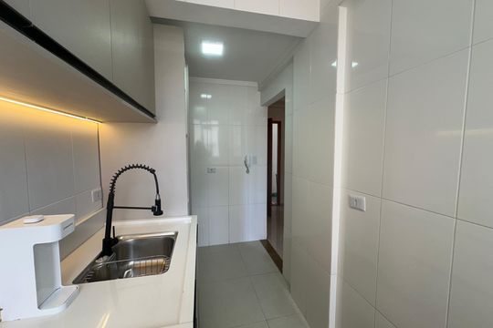 Cozinha de apartamento para alugar com 2 quartos, 50m² em Centro, São Vicente