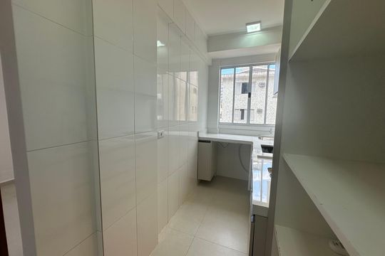 Cozinha de apartamento para alugar com 2 quartos, 50m² em Centro, São Vicente