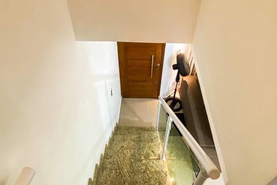 Escada  de casa de condomínio à venda com 2 quartos, 79m² em Vila Granada, São Paulo