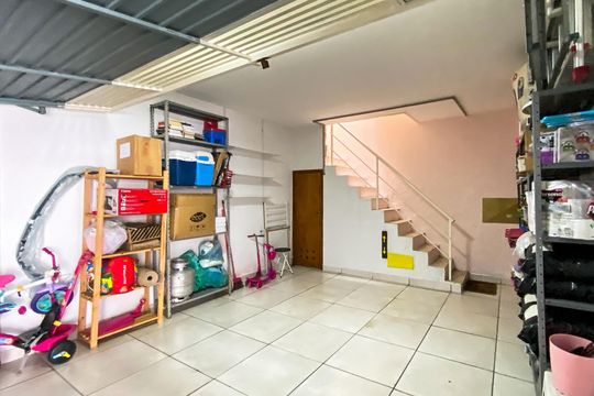 Garagem  de casa de condomínio à venda com 2 quartos, 79m² em Vila Granada, São Paulo
