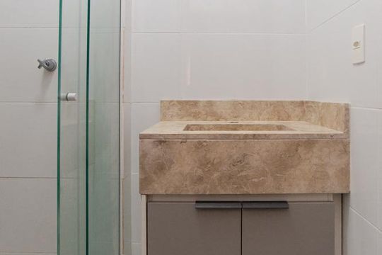 Banheiro de apartamento para alugar com 2 quartos, 50m² em Vila Nivi, São Paulo
