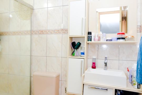 Banheiro de apartamento à venda com 2 quartos, 60m² em Parque Cecap, Guarulhos