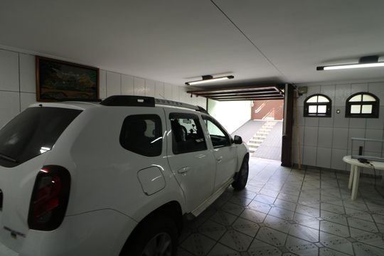 Garagem de casa à venda com 3 quartos, 240m² em Sítio da Figueira, São Paulo