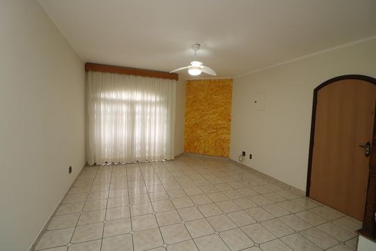 Casa à venda com 3 quartos, 240m² em Sítio da Figueira, São Paulo