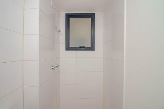 Banheiro de apartamento para alugar com 1 quarto, 34m² em Lomba do Pinheiro, Porto Alegre