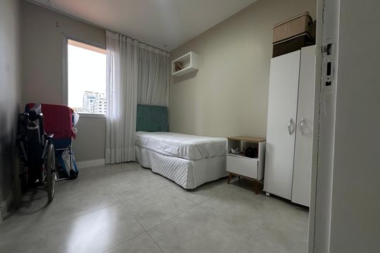 Quarto de apartamento para alugar com 3 quartos, 429m² em Estreito, Florianópolis