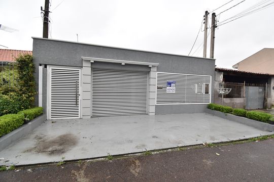 Fachada de casa à venda com 3 quartos, 160m² em Cidade Industrial de Curitiba, Curitiba