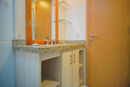 Banheiro Corredor de apartamento para alugar com 2 quartos, 70m² em Passo D’areia, Porto Alegre