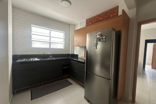 Cozinha de apartamento para alugar com 1 quarto, 65m² em Itararé, São Vicente