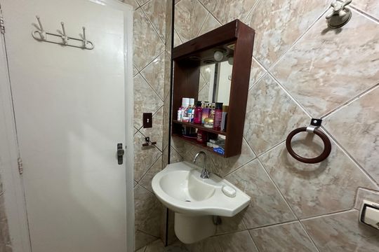 Banheiro de apartamento para alugar com 2 quartos, 58m² em Centro, São Vicente