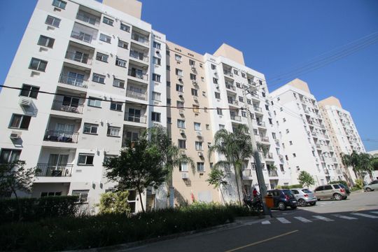 Fachada do Bloco de apartamento para alugar com 2 quartos, 46m² em Anil, Rio de Janeiro