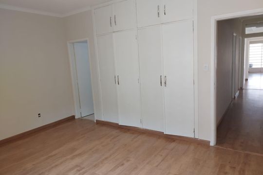 Casa para alugar com 3 quartos, 230m² em Granja Julieta, São Paulo