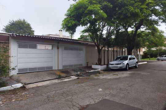 Casa para alugar com 3 quartos, 230m² em Granja Julieta, São Paulo