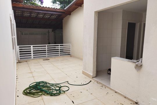 Casa para alugar com 3 quartos, 230m² em Granja Julieta, São Paulo