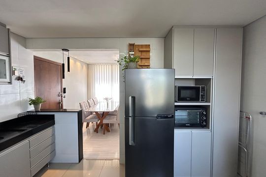 Apartamento à venda com 2 quartos, 60m² em Califórnia, Belo Horizonte