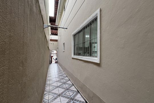 Área externa de casa à venda com 3 quartos, 254m² em Jardim Rossi, Guarulhos