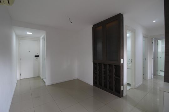 Sala de apartamento à venda com 3 quartos, 120m² em Barra Olímpica, Rio de Janeiro