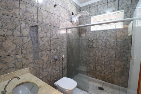 Banheiro  de casa para alugar com 3 quartos, 160m² em Jardim Florestan Fernandes, Ribeirão Preto