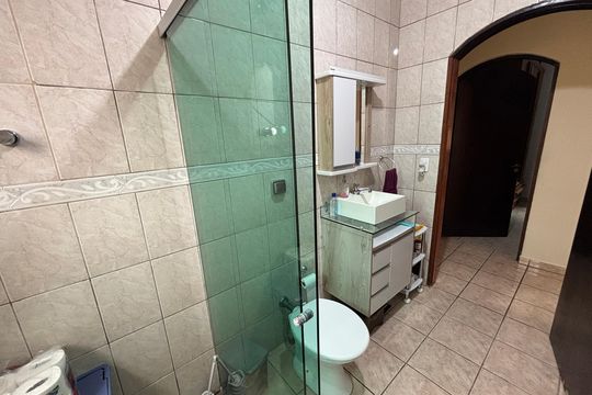 Banheiro de casa à venda com 3 quartos, 280m² em Jardim Petropolis, Ribeirão Pires