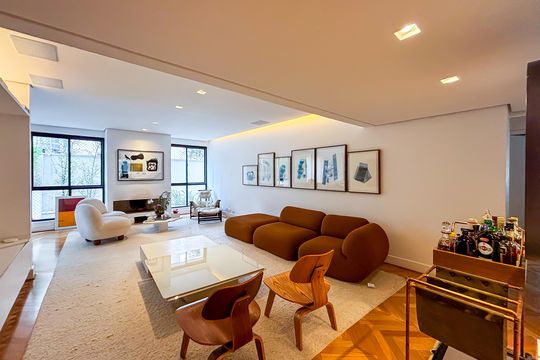 Apartamento para alugar com 3 quartos, 235m² em Cerqueira César, São Paulo