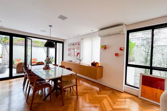 Apartamento para alugar com 3 quartos, 235m² em Cerqueira César, São Paulo