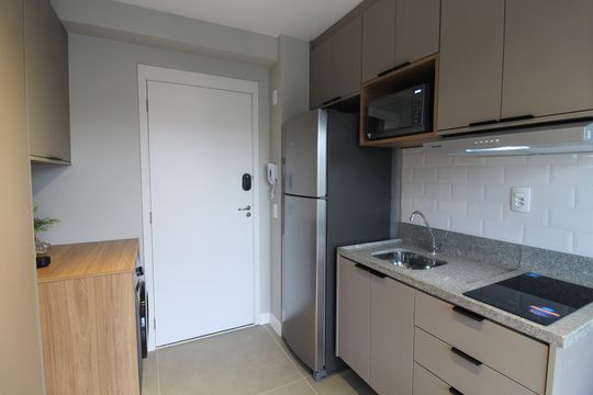 Cozinha de apartamento para alugar com 1 quarto, 25m² em Vila Butantã, São Paulo