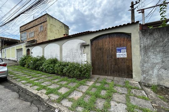 Fachada + placa de casa à venda com 5 quartos, 260m² em Realengo, Rio de Janeiro