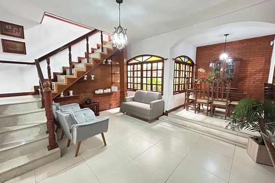 Casa à venda com 5 quartos, 260m² em Realengo, Rio de Janeiro