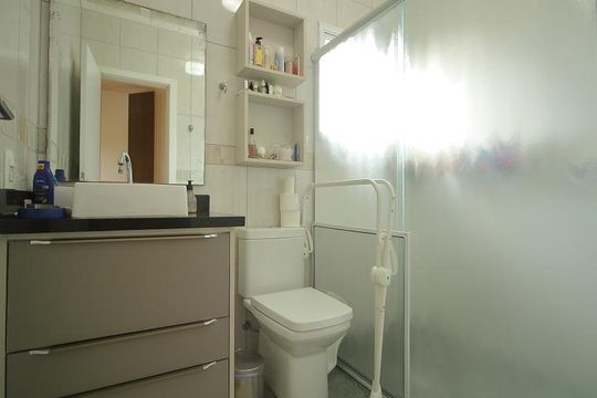 Banheiro da Suíte  de casa de condomínio à venda com 3 quartos, 118m² em Planalto, São Bernardo do Campo