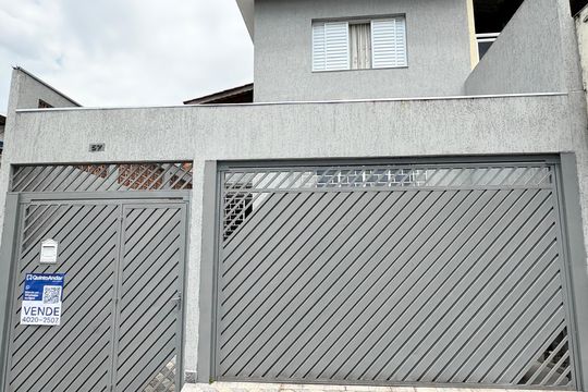 Fachada de casa à venda com 3 quartos, 161m² em Brasilândia, São Paulo