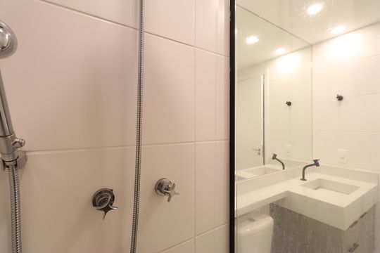 Banheiro da Suíte de apartamento à venda com 2 quartos, 55m² em Vila Anastácio, São Paulo