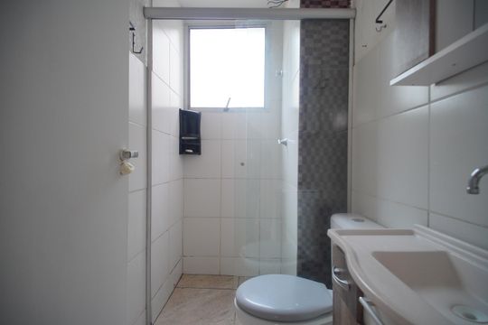 Banheiro de apartamento para alugar com 2 quartos, 51m² em Santos Dumont, São Leopoldo
