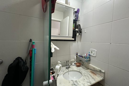 Banheiro Social de apartamento à venda com 2 quartos, 56m² em Vila Iracema, Barueri
