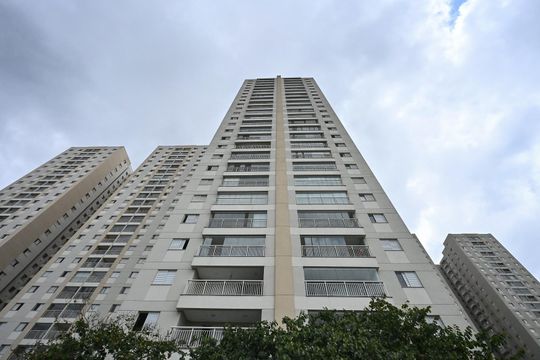 Fachada de apartamento para alugar com 3 quartos, 93m² em Jardim Henriqueta, Taboão da Serra