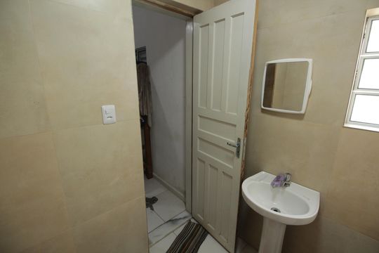 Banheiro da Suíte 2 de casa para alugar com 2 quartos, 282m² em Bom Retiro, Santos