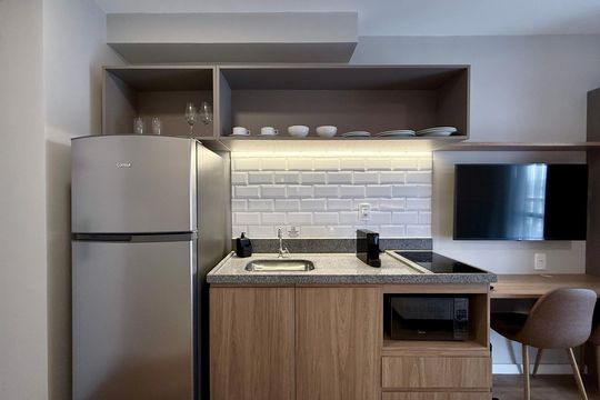 Cozinha de kitnet/studio para alugar com 1 quarto, 24m² em Vila Cordeiro, São Paulo