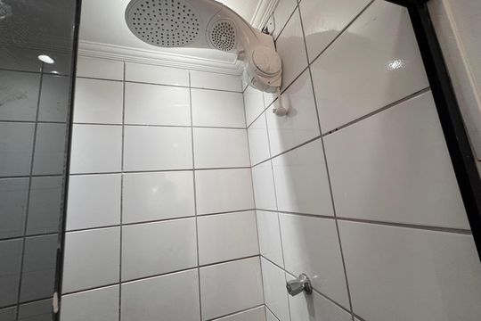 Banheiro de apartamento para alugar com 2 quartos, 53m² em Jardim Helena, Cotia