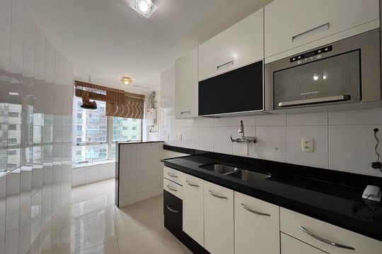 Cozinha de apartamento para alugar com 2 quartos, 90m² em Barra da Tijuca, Rio de Janeiro