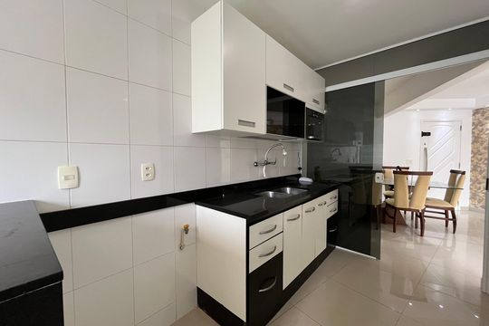 Cozinha de apartamento para alugar com 2 quartos, 90m² em Barra da Tijuca, Rio de Janeiro