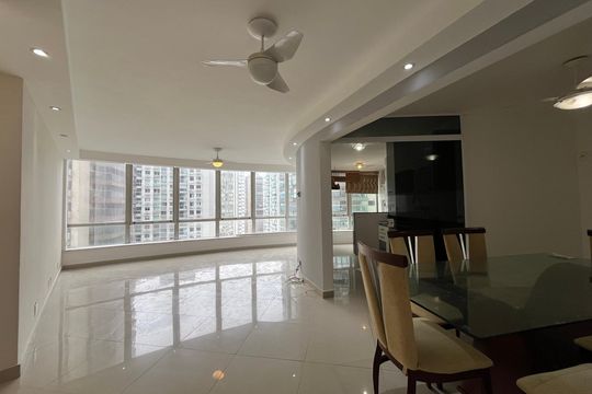 Sala de apartamento para alugar com 2 quartos, 90m² em Barra da Tijuca, Rio de Janeiro