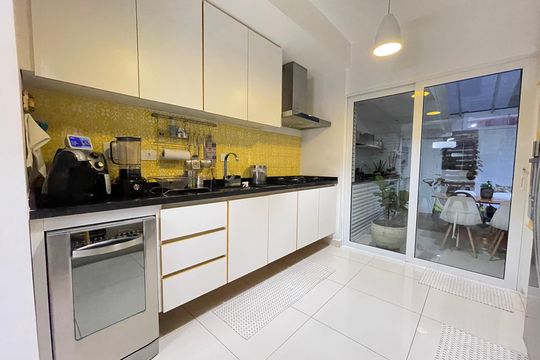 Cozinha de casa de condomínio à venda com 3 quartos, 141m² em Rio Pequeno, São Paulo