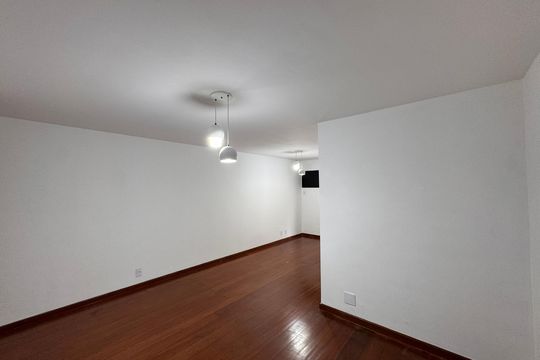 Sala de apartamento à venda com 2 quartos, 130m² em Recreio dos Bandeirantes, Rio de Janeiro