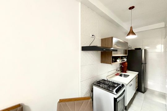 Cozinha de apartamento à venda com 2 quartos, 38m² em Parque Paineiras, São Paulo
