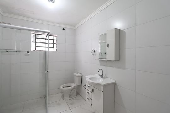 Banheiro casa 2 de casa à venda com 4 quartos, 202m² em Vila Palmares, Santo André