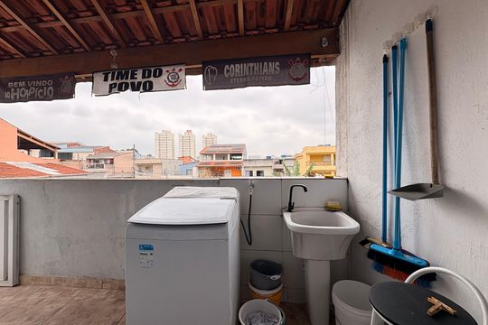 Lavanderia/ churrascaria  de casa à venda com 4 quartos, 202m² em Vila Palmares, Santo André