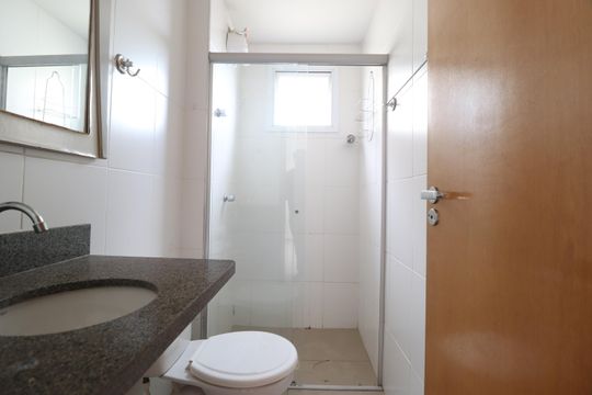 Banheiro Social de apartamento para alugar com 2 quartos, 55m² em Santa Mônica, Uberlândia