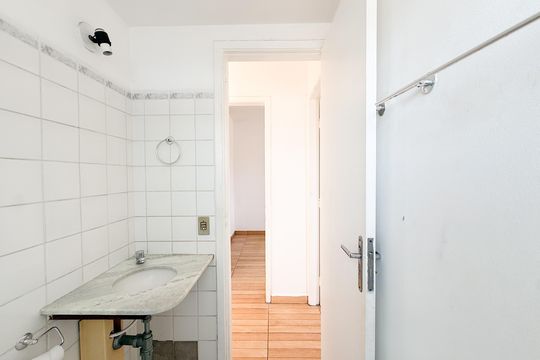 Banheiro de apartamento para alugar com 2 quartos, 53m² em Jardim Ipanema, São Paulo