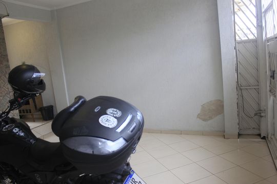Garagem  de casa à venda com 4 quartos, 196m² em Jardim Presidente Dutra, Guarulhos