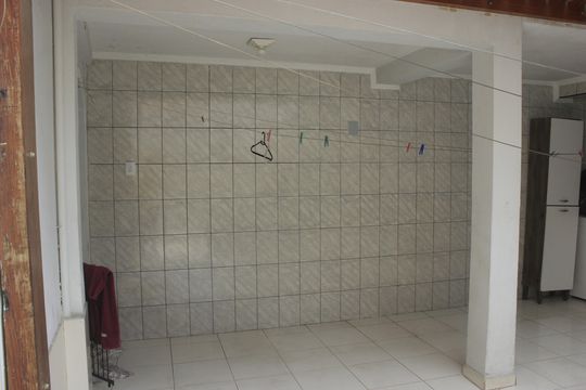Quintal e lavanderia  de casa à venda com 4 quartos, 196m² em Jardim Presidente Dutra, Guarulhos