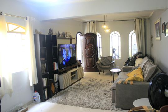 Sala  de casa à venda com 4 quartos, 196m² em Jardim Presidente Dutra, Guarulhos